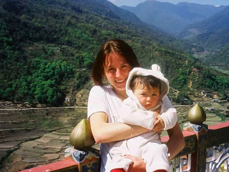 Helen with daughter Noëmi (2001) in Bhutan Image