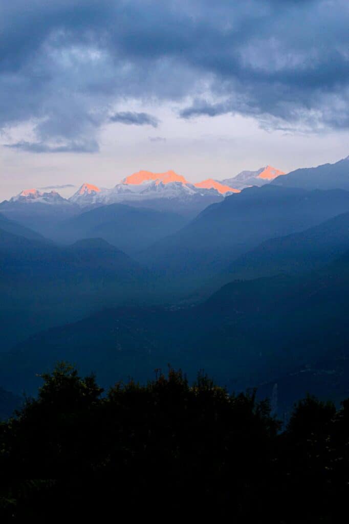 Viewpoint on the way to Tsomgo-Lake: From right to left: Mt. Khanchenjunga, Mt. Jupono, Kabur south and North, Rathong Peak and Kokthang Peak